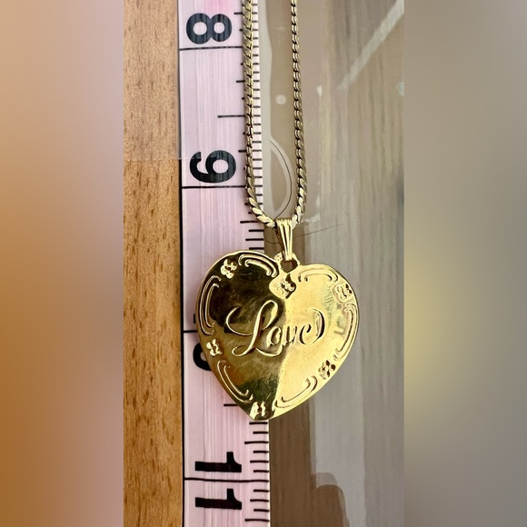 VINTAGE Gold-Tone Art Nouveau Style Heart-Shaped “Love” Pendant Necklace - Picture 4 of 4